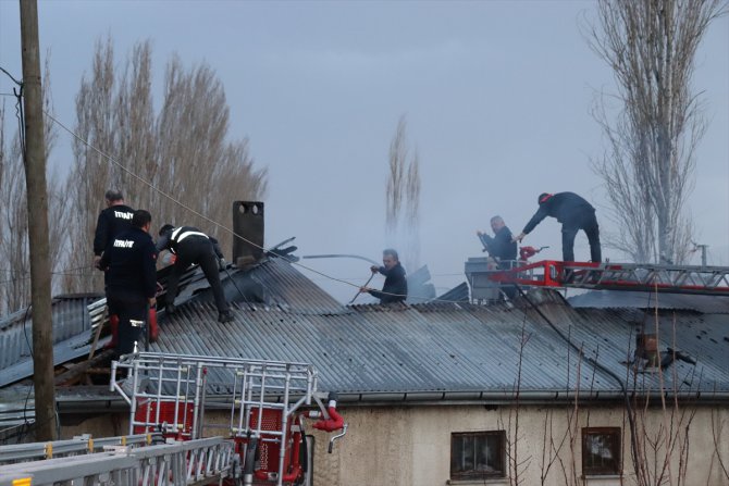 Iğdır ve Ardahan'da çıkan yangınlarda 2 ev hasar gördü