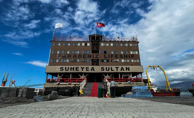 İskenderun'daki depremzedeler Süheyla Sultan gemisinde konaklıyor