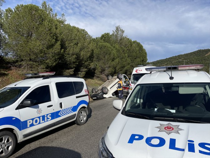 İzmir'de polisten kaçan aracın kaza yapması sonucu 2 kişi öldü