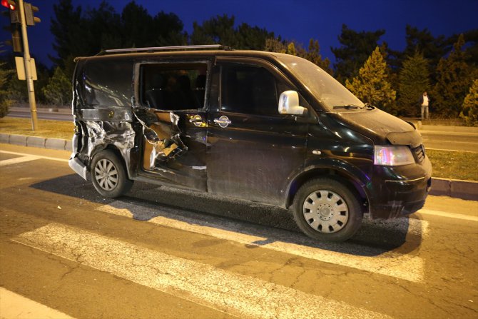 Nevşehir'de freni boşalan kamyonun çarptığı 6 araçtaki 7 kişi yaralandı
