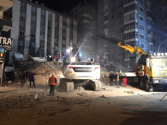 GÜNCELLEME 4 - Şanlıurfa'da 6 katlı bina yıkıldı