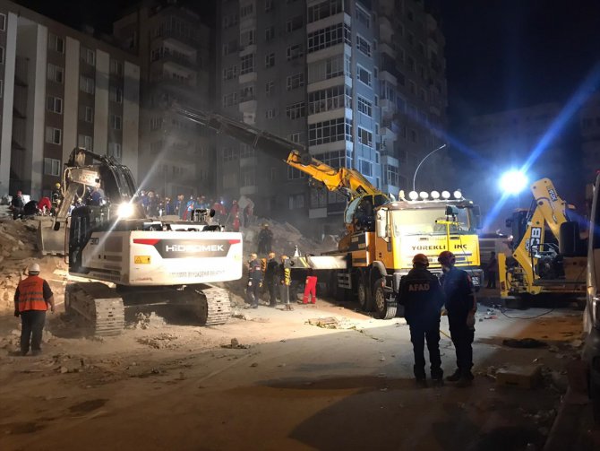 GÜNCELLEME 4 - Şanlıurfa'da 6 katlı bina yıkıldı
