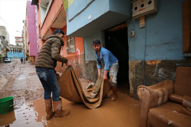 Şanlıurfa'da selden etkilenen Karakoyun Deresi civarı temizleniyor