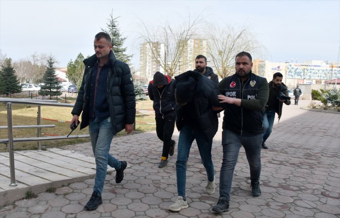 GÜNCELLEME - Sivasspor-Fiorentina maçında sahaya inen 2 taraftar tutuklandı