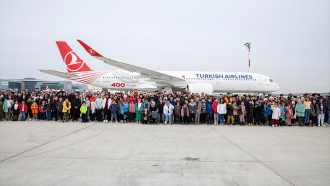 THY'nin "Tek Yürek" isimli 400'üncü uçağının ilk yolcuları depremzede çocuklar ve aileleri oldu