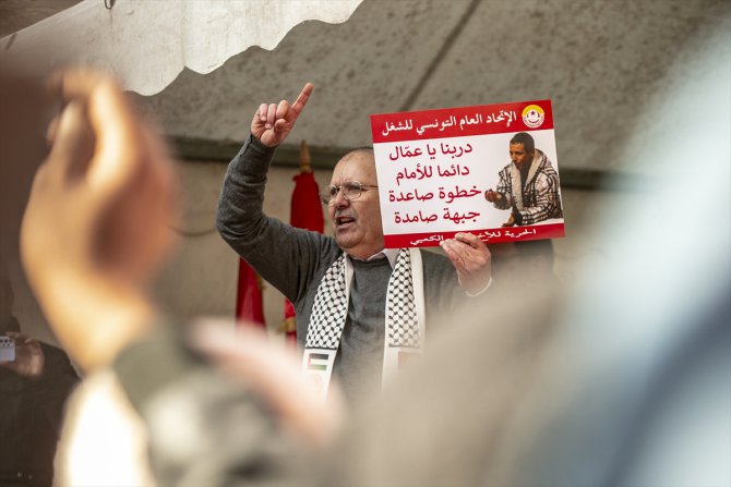 Tunus Genel İşçi Sendikası "sendikal haklar" için sokağa indi