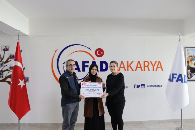Türkiye'de eğitim gören Endonezyalı öğrenciler depremzedelere yardım topladı