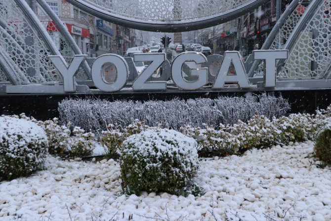 Yozgat'ta kar yağışı etkili oluyor