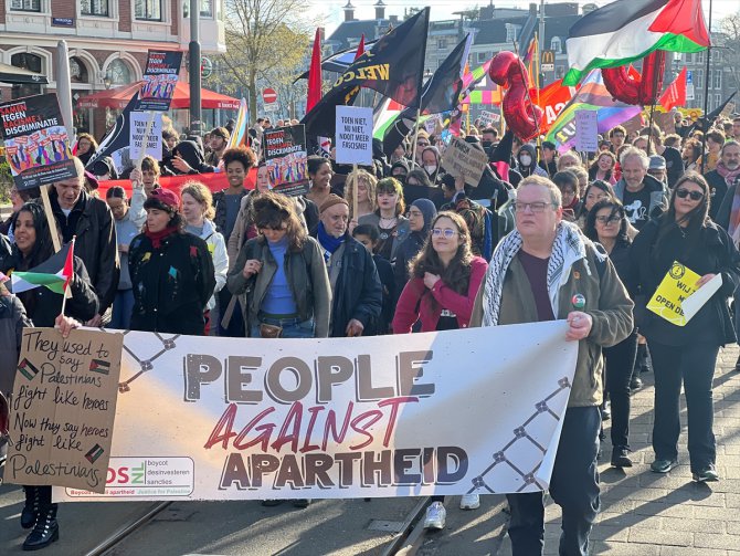 Hollanda'da ırkçılığa ve ayrımcılığa karşı gösteri ve yürüyüş düzenlendi