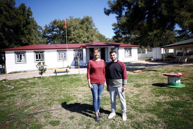 Otizmli depremzedeler, Antalya'da eğitimle sosyalleşiyor