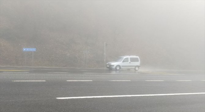 Bolu Dağı'nda sis ulaşımı olumsuz etkiliyor