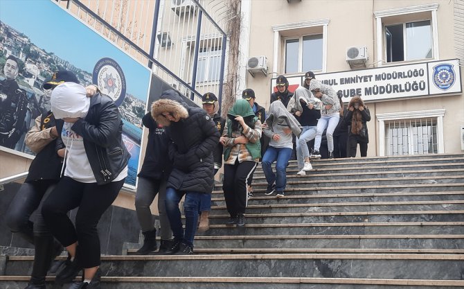 İstanbul'daki fuhuş operasyonunda yakalanan 10 zanlı tutuklandı