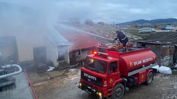 Karabük'te 2 katlı evde çıkan yangın söndürüldü