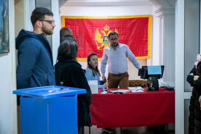 Karadağ'da seçmenler, ülkenin 8. cumhurbaşkanını belirlemek için sandığa gitti