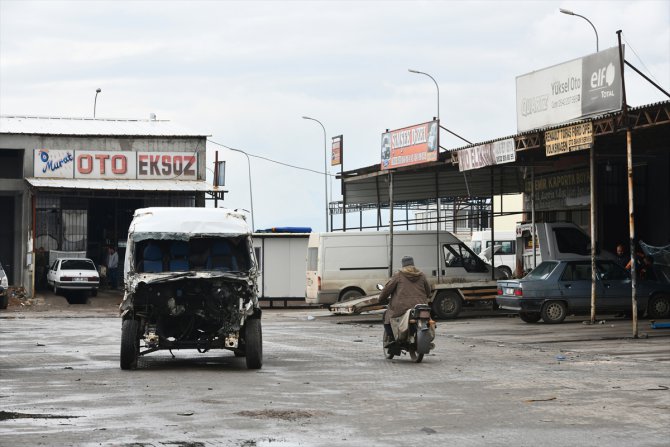 Depremlerin yıkıma neden olduğu Nurdağı'nda oto sanayi esnafı kepenk açtı