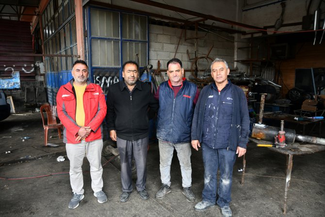 Depremlerin yıkıma neden olduğu Nurdağı'nda oto sanayi esnafı kepenk açtı