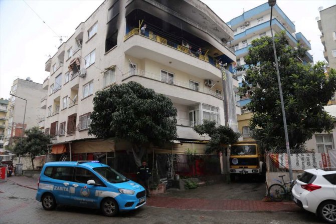 Mersin'de belediye personeli, yanan evde bulduğu parayı sahibine ulaştırdı