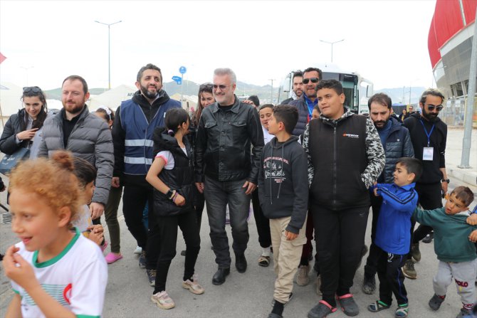 Oyuncu Tamer Karadağlı, Hatay'da depremzede çocuklarla bir araya geldi