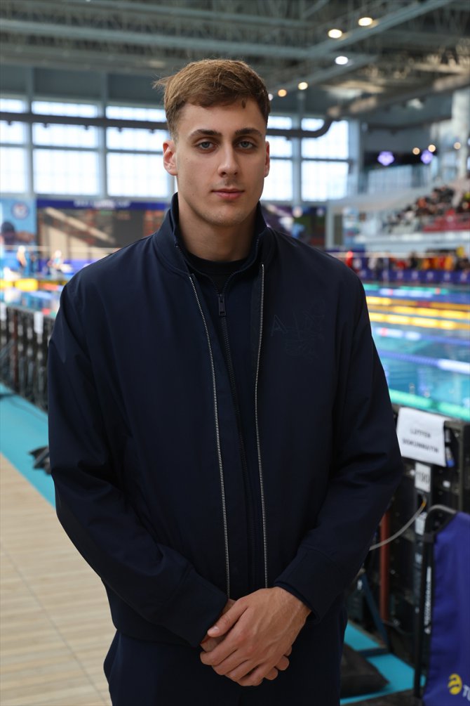 Bulgar yüzücü Miladinov, Avrupa Şampiyonası'nda kazandığı madalyayı depremzedeler için sattı