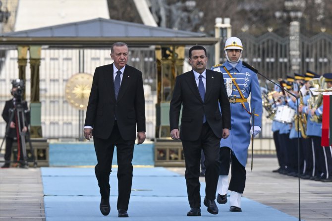 Cumhurbaşkanı Erdoğan, Türkiye'ye gelen Irak Başbakanı Şiya es-Sudani'yi resmi törenle karşıladı