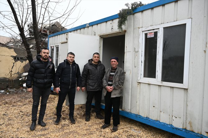İstanbullu esnaf depremzede 7 aileye konteyner ev aldı