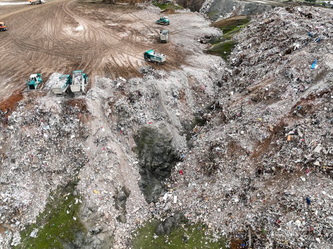 Kahramanmaraş'taki deprem enkazlarından 1,4 milyon ton hafriyat taşındı