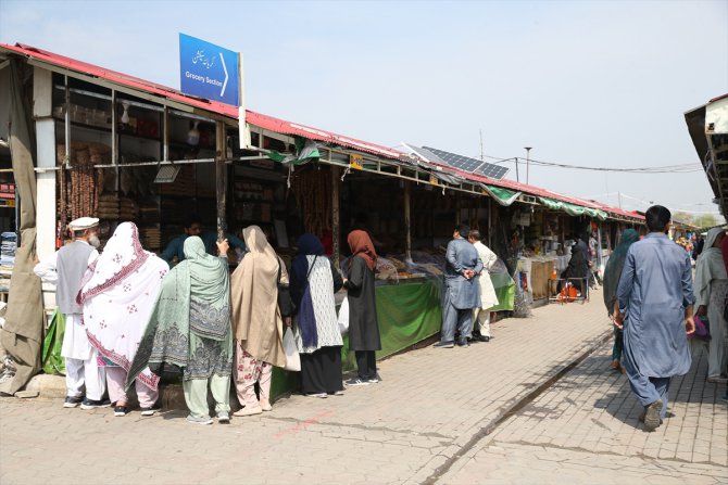 Pakistan'da Müslümanlar yaklaşan ramazan için son hazırlıkları yapıyor