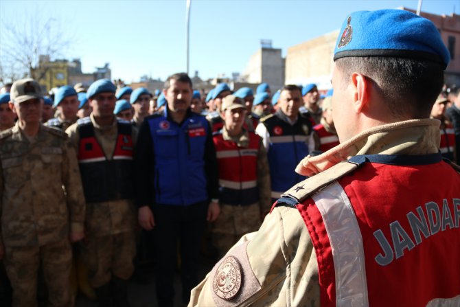 Şanlıurfa'da sel sonrası arama kurtarma ve temizlik çalışmalarına katılan jandarma personeli törenle uğurlandı