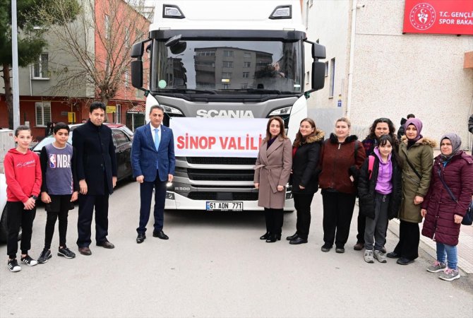 Sinop'ta kadınların hazırladığı insani yardım malzemeleri deprem bölgesine gönderildi