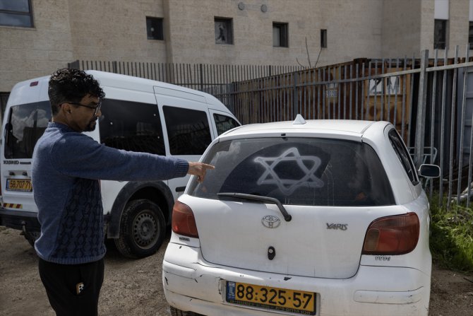 Yahudi yerleşimciler Batı Şeria ve Doğu Kudüs'te Filistinlilerin araçlarına saldırdı