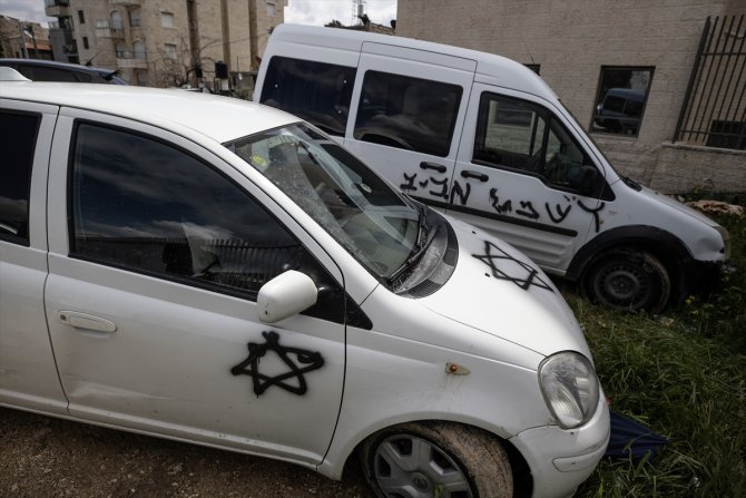 Yahudi yerleşimciler Batı Şeria ve Doğu Kudüs'te Filistinlilerin araçlarına saldırdı