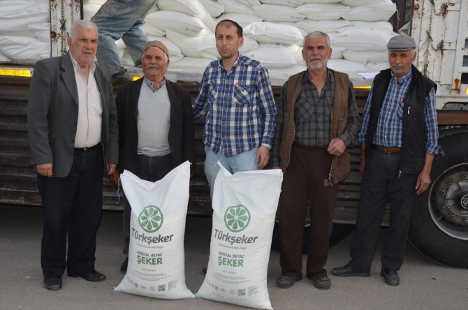 Antalya Serik'te arıcılara şeker desteği verildi