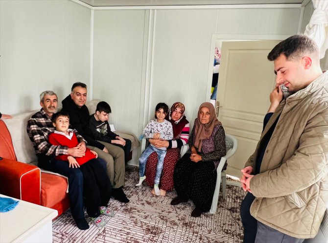 Bitlis Valisi Çağatay, enkazdan çıkarılan engelli depremzedenin çay davetini geri çevirmedi