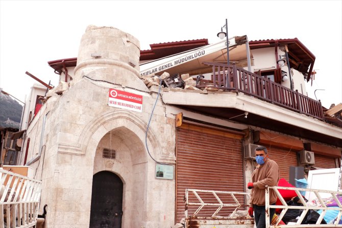 Hataylı depremzedeler, bu ramazan teravih namazında tarihi camileri dolduramayacak