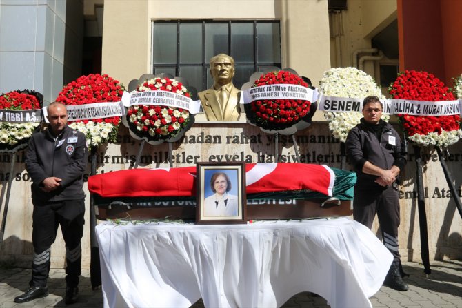 İzmir'de hayatını kaybeden "yılın hekimi" için tören düzenlendi