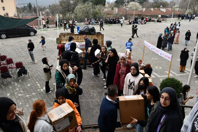 Karabük'te öğrencilerin depremzedeler için topladığı yardımlar Gaziantep'e gönderildi
