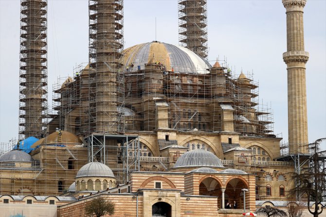 Restorasyonu devam eden Selimiye Camisi'ne bu yıl mahya asılmadı