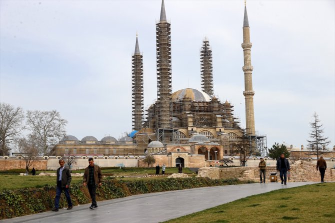 Restorasyonu devam eden Selimiye Camisi'ne bu yıl mahya asılmadı