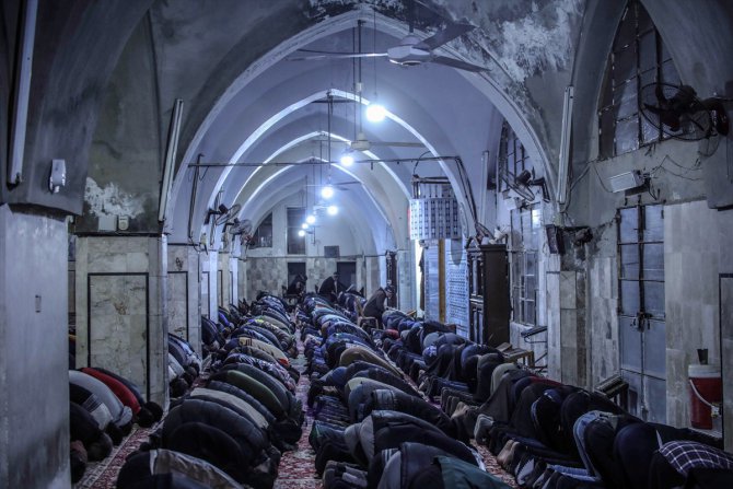 Suriye’de ilk teravih namazı kılındı
