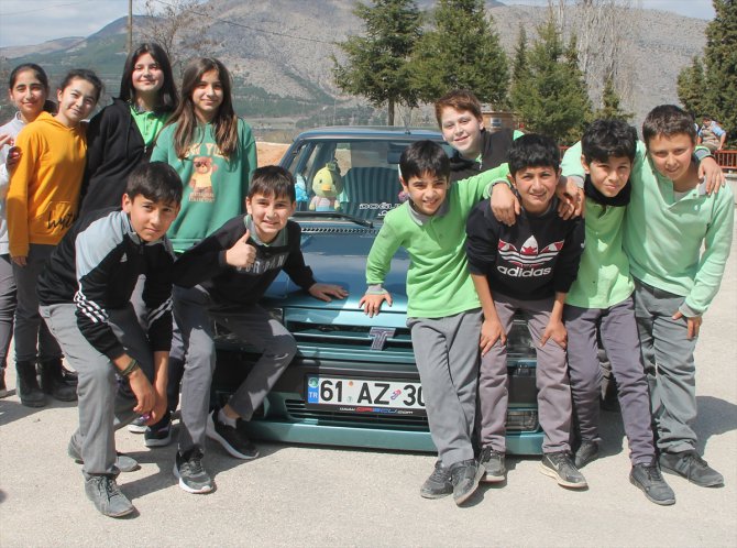 Amasya'da aralarında depremzedelerin de olduğu çocuklara modifiye araçlar tanıtıldı
