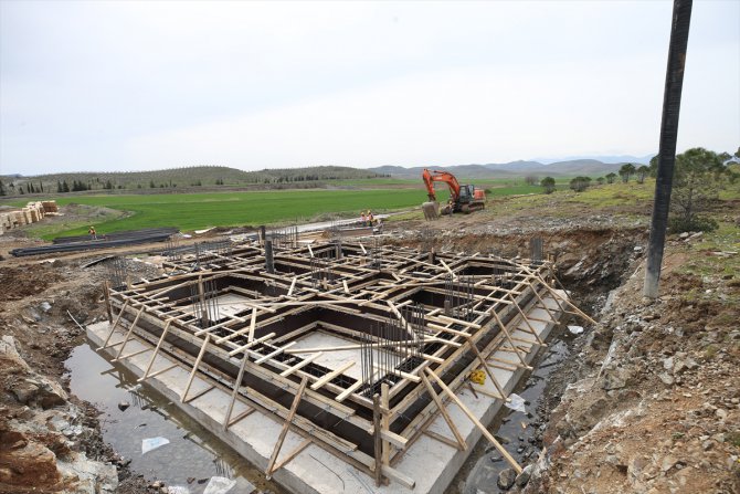 Depremden etkilenen Türkoğlu'nda köy evlerinin inşası için çalışmalar başladı