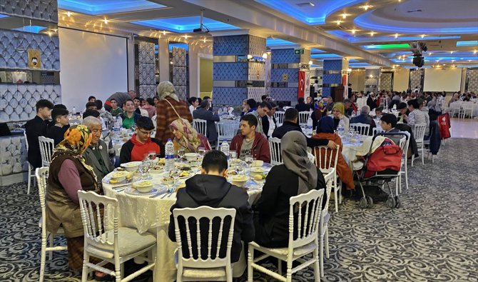 Mersin'de "Birr Lokma Bin Sofra" iftar programı düzenlendi