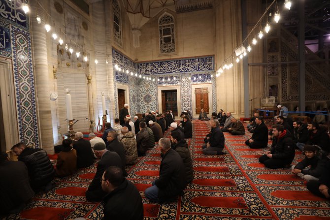 Restorasyonun sürdüğü Selimiye Camisi sınırlı sayıda ziyaretçiyle ramazanı karşıladı