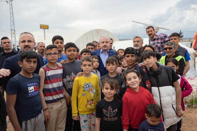 TBMM Başkanı Şentop, Hatay'da çadır kenti ziyaret etti