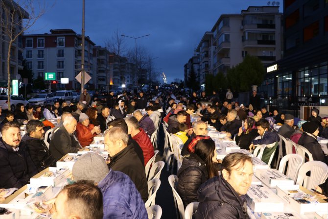 Tekirdağ'da yaklaşık 2 bin kişi birlikte iftar yaptı