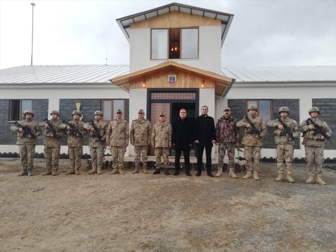 Jandarma Genel Komutanı Orgeneral Çetin, Hakkari'de üs bölgesindeki güvenlik güçleriyle iftar yaptı