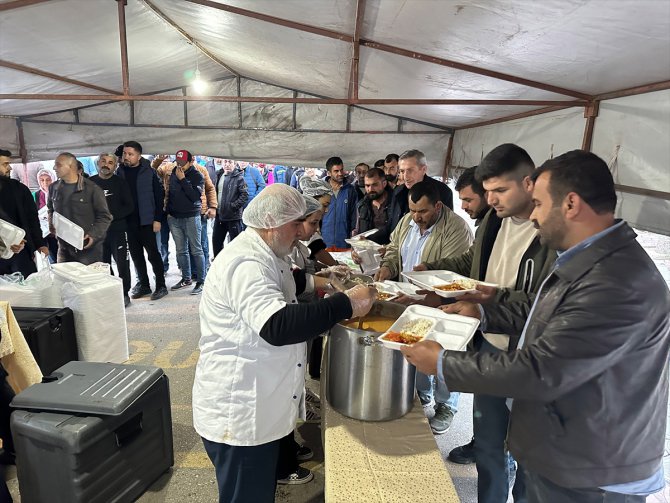 Konya Büyükşehir Belediyesi Hatay'da depremzedelere ramazan çadırı kurdu