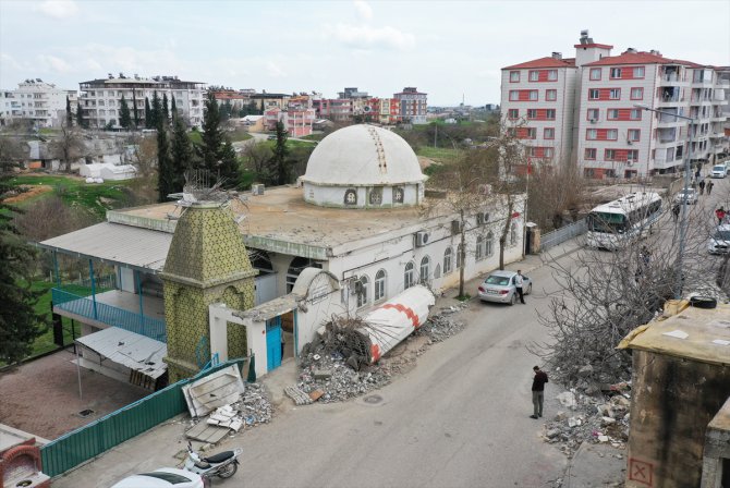 Adıyaman'da depremde minaresi yıkılan camide ezan sesi susmadı