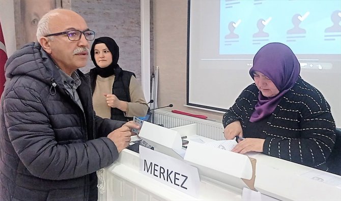 Eskişehir, Balıkesir ve Bilecik'te AK Parti'nin temayül yoklaması yapılıyor