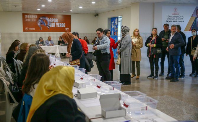 İzmir ve çevre illerde AK Parti milletvekili adayları için temayül yoklaması